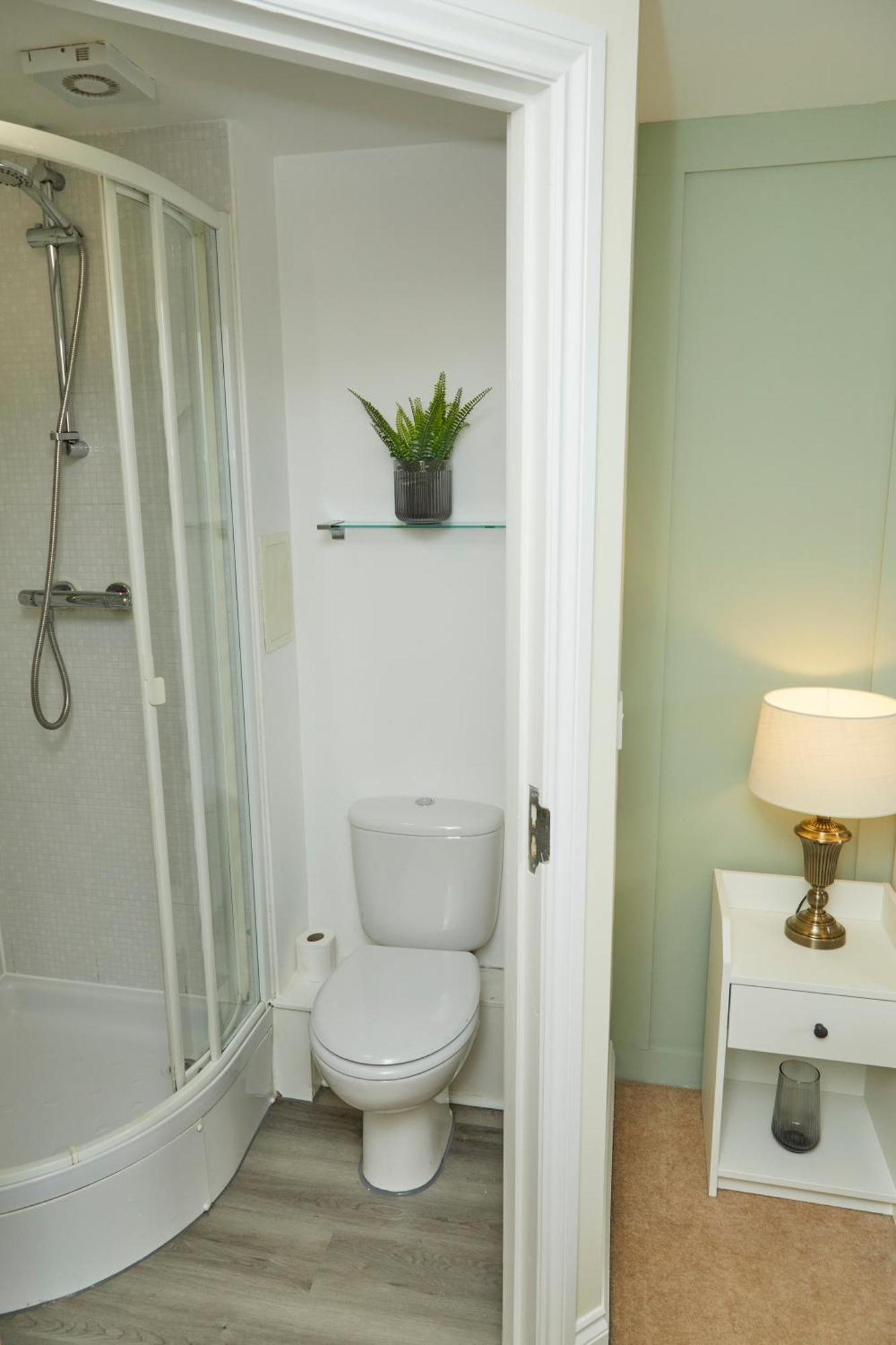 Stylish 2-Bedroom Apartment With Free Parking Halifax Exterior foto
